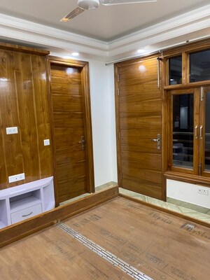 Room in 3 BHK Builder Floor at Vasant Kunj Enclave – for Rent