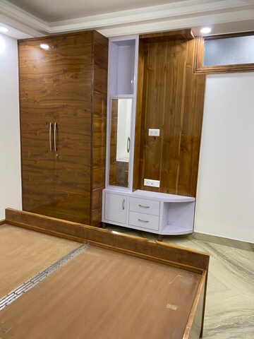 Room in 3 BHK Builder Floor at Vasant Kunj Enclave – for Rent