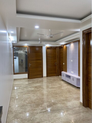 Room in 3 BHK Builder Floor at Vasant Kunj Enclave – for Rent