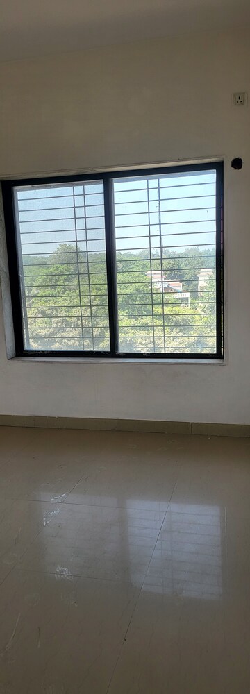 Room in 3 BHK Apartment at Amli Industrial Estate – for Rent