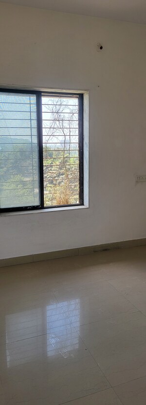 Room in 3 BHK Apartment at Amli Industrial Estate – for Rent