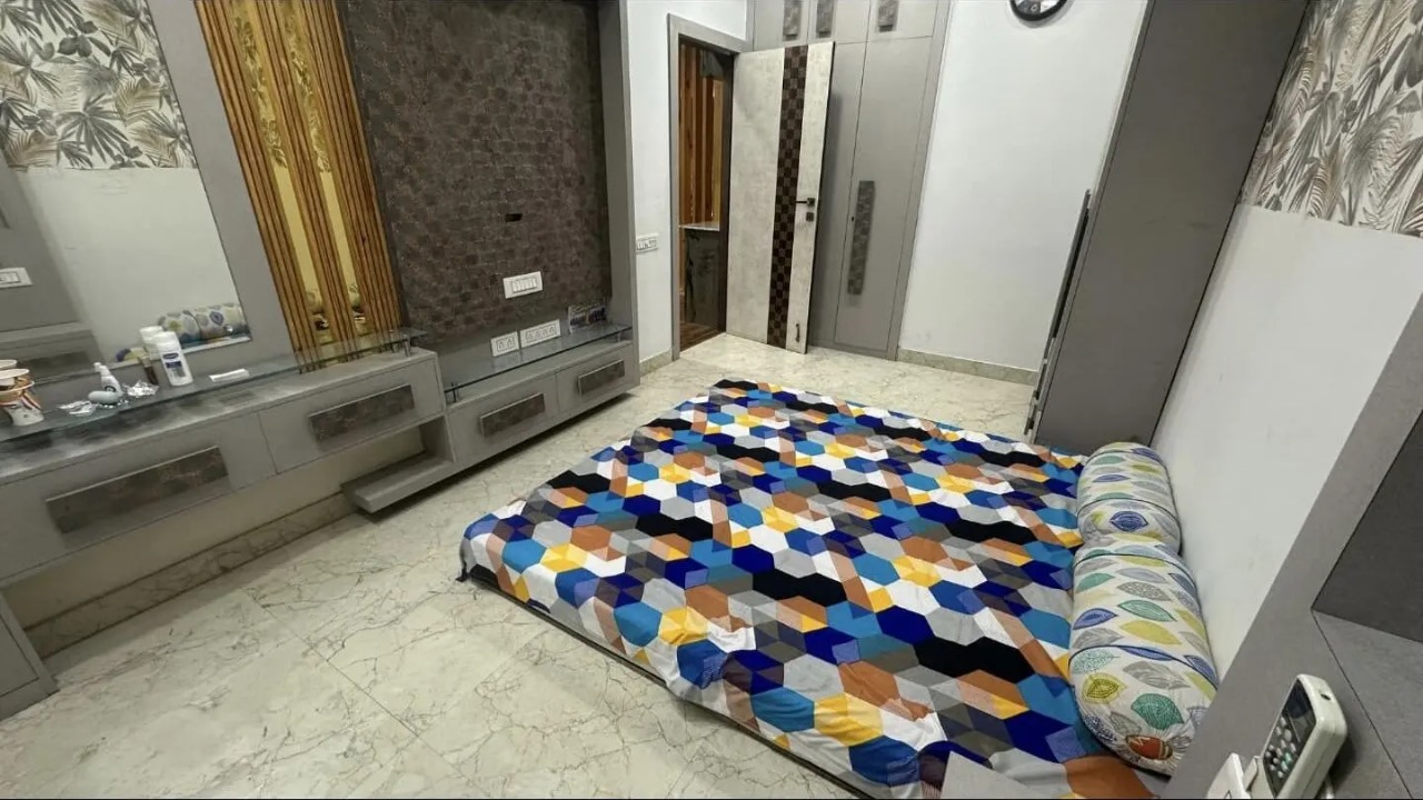 3 BHK + Pooja Room Builder Floor For Rent in Behala