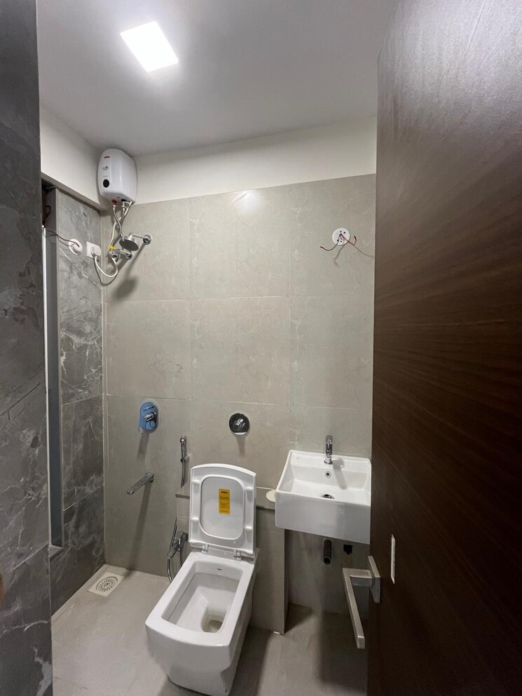 Bathroom, malad west 2.5 Bedroom 1150 Sq.Ft. Apartment In Malad West Mumbai 9306606