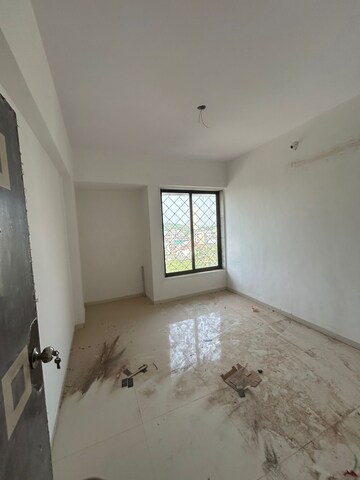 Room in 2 BHK Apartment at Soham Tropical Lagoon, Ghodbunder Road – for Rent
