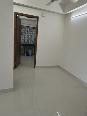 Furnished Amenities in 2 BHK Apartment at Worli Naka – for Rent