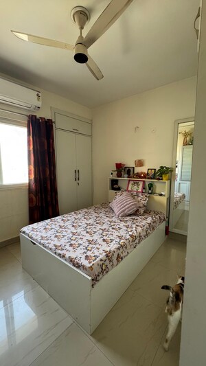 Bedroom in 4 BHK Apartment at Amrapali Silicon City, Sector 76 – for Rent