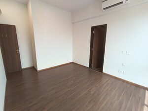 Room in 2 BHK Apartment at Mahalaxmi – for Rent