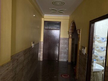 Building Lobby in 2 BHK Builder Floor at Ansal Palam Triangle, Palam Vihar Extension – for Rent