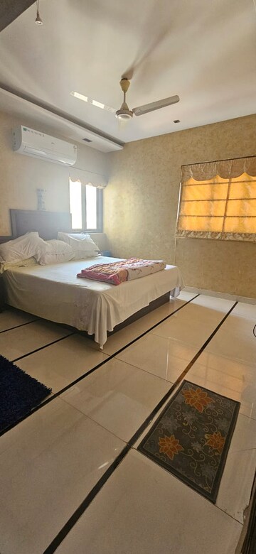 Bedroom in 4 BHK Apartment at Sett Minar, Peddar Road – for Sale