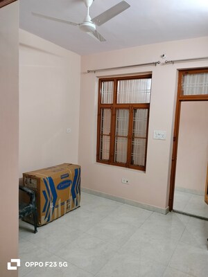 Room in 1.5 BHK Builder Floor at Gomti Nagar – for Rent