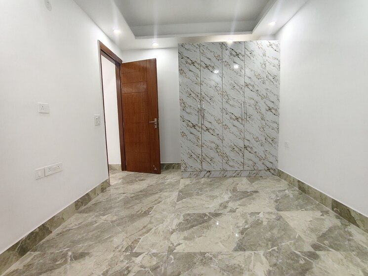 Living Room, freedom fighters enclave 3 Bedroom 1800 Sq.Ft. Apartment In Freedom Fighters Enclave Delhi 9306747