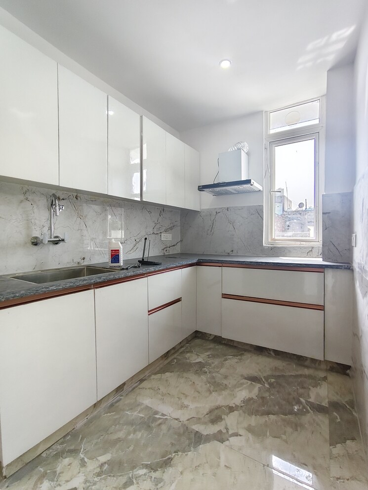 Kitchen, freedom fighters enclave 3 Bedroom 1800 Sq.Ft. Apartment In Freedom Fighters Enclave Delhi 9306747