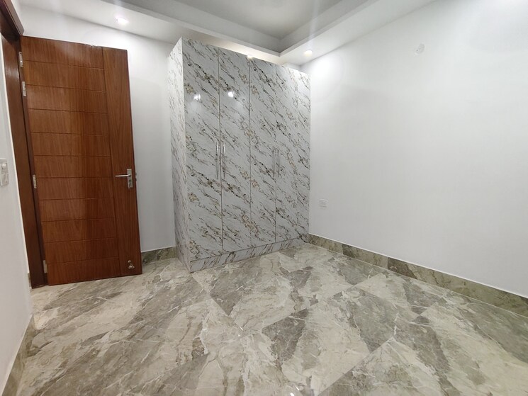 Bedroom, freedom fighters enclave 3 Bedroom 1800 Sq.Ft. Apartment In Freedom Fighters Enclave Delhi 9306747