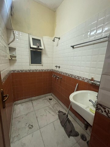 Attached Bathroom in 2 BHK Apartment at Vasant Kunj – for Rent
