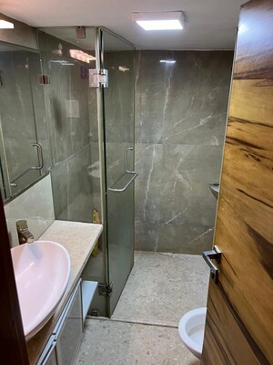 Bathroom in 3 BHK Apartment at Cambridge Court, Cumbala Hill – for Sale