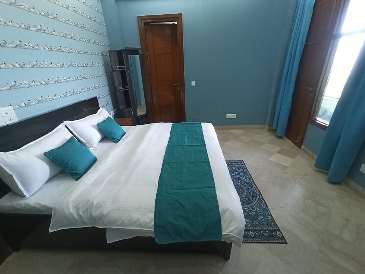 Bedroom, freedom fighters enclave 3 Bedroom 20000 Sq.Ft. Apartment In Freedom Fighters Enclave Delhi 9306836