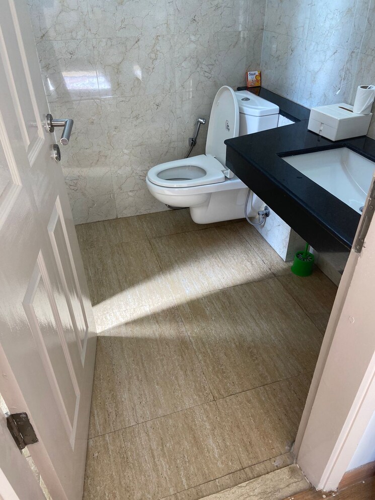 Bathroom, pioneer-park-presidia 4 Bedroom 4063 Sq.Ft. Apartment In Sector 62 Gurgaon 9306802