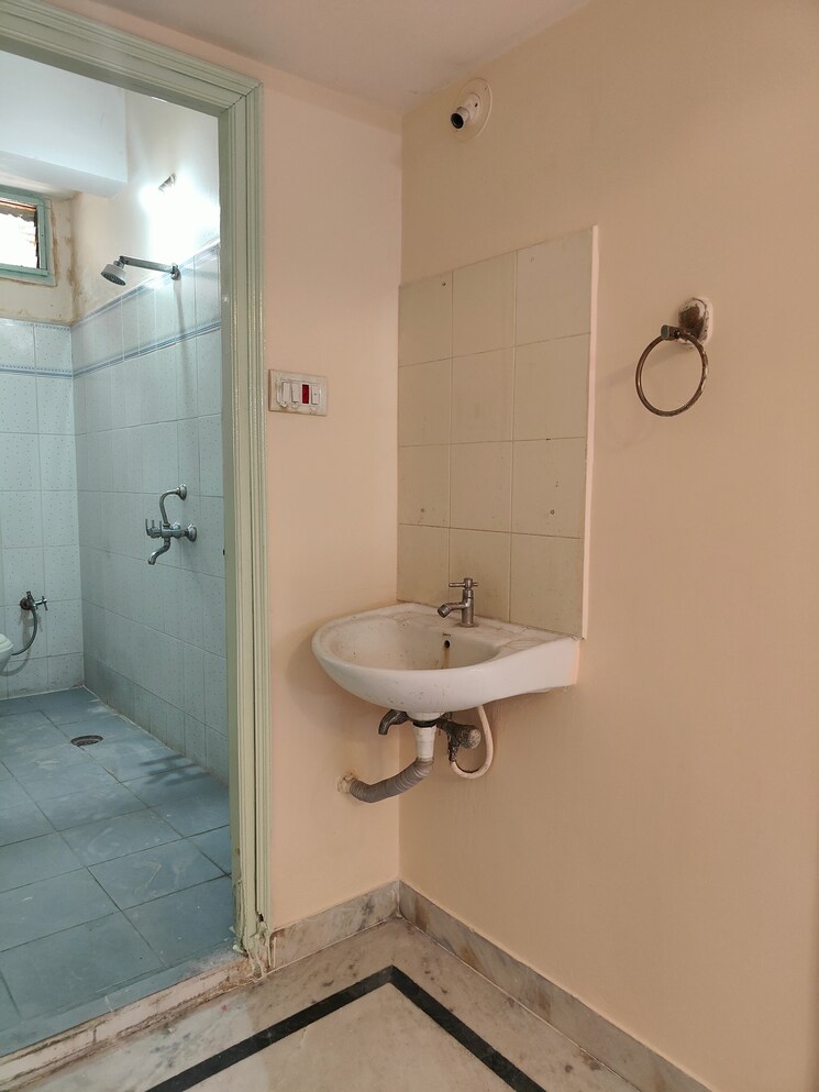Bathroom, west-apartments 3 Bedroom 1850 Sq.Ft. Apartment In West Marredpally Hyderabad 9306812