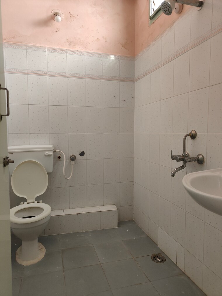 Bathroom, west-apartments 3 Bedroom 1850 Sq.Ft. Apartment In West Marredpally Hyderabad 9306812