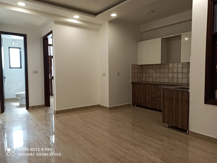 Room, freedom fighters enclave 2 Bedroom 1000 Sq.Ft. Apartment In Freedom Fighters Enclave Delhi 9306868