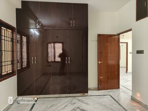 Room in 3 BHK Apartment at Laxmi Nivas Begumpet, Begumpet – for Rent