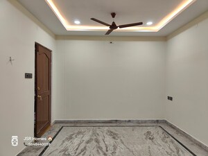 Room in 3 BHK Apartment at Laxmi Nivas Begumpet, Begumpet – for Rent