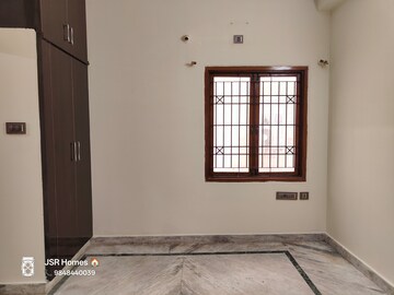 Room in 3 BHK Apartment at Laxmi Nivas Begumpet, Begumpet – for Rent