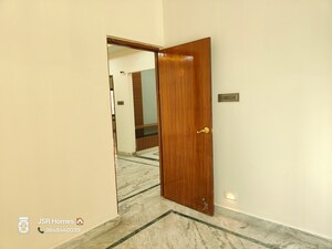 Room in 3 BHK Apartment at Laxmi Nivas Begumpet, Begumpet – for Rent