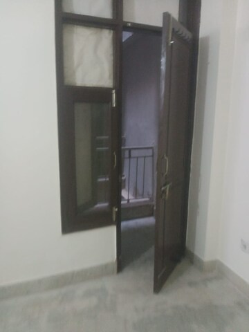 Room in 1 BHK Builder Floor at Sultanpur – for Rent