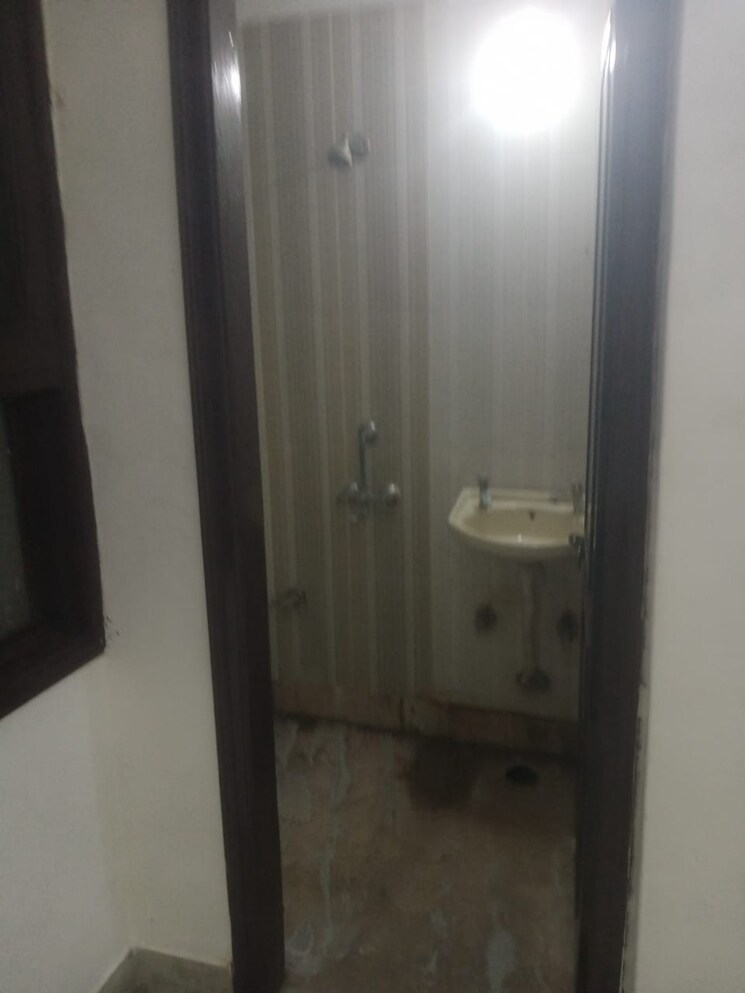 Bathroom, sultanpur 1 Bedroom 450 Sq.Ft. Builder Floor In Sultanpur Delhi 9306870