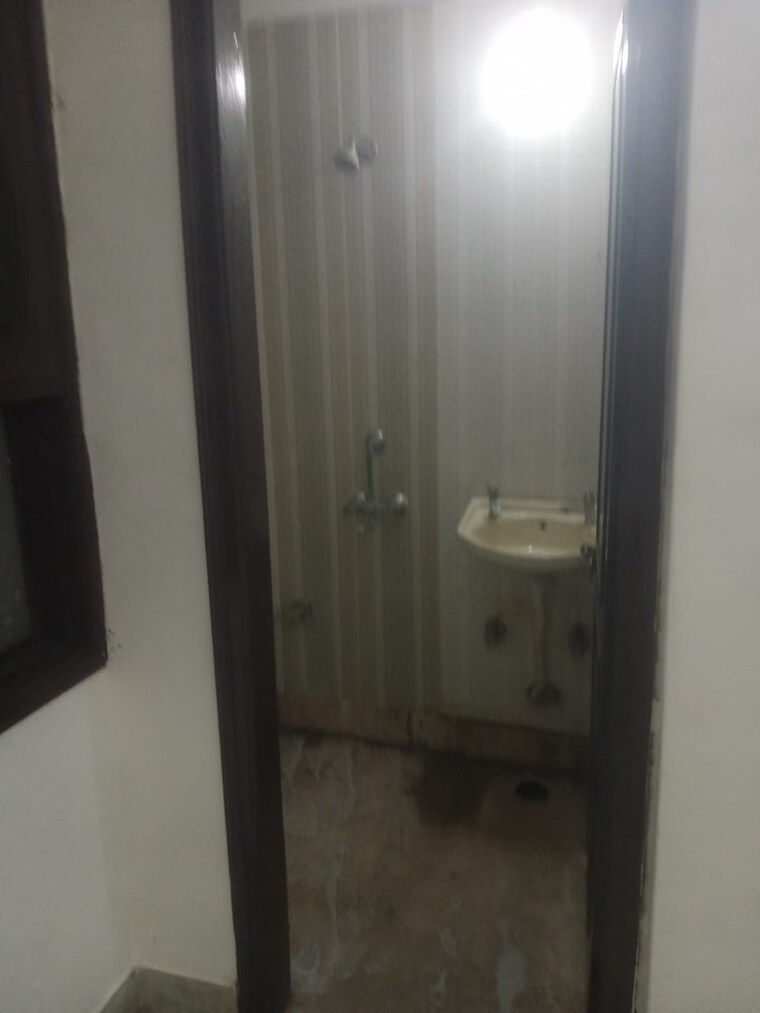 Bathroom, sultanpur 1 Bedroom 450 Sq.Ft. Builder Floor In Sultanpur Delhi 9306870