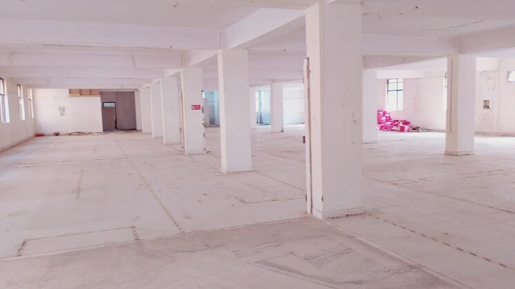  Parking, sector 57 Commercial Office Space in IT/SEZ 5000 Sq.Ft. In Sector 57 Noida 9306891