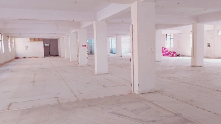  Parking, sector 57 Commercial Office Space in IT/SEZ 5000 Sq.Ft. In Sector 57 Noida 9306891