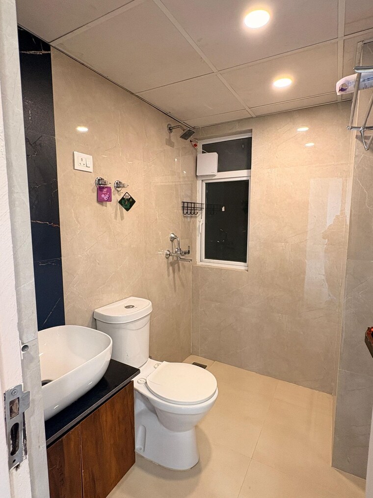 Bathroom, amrapali-riverview 3 Bedroom 1145 Sq.Ft. Apartment In Amrapali Leisure Valley Greater Noida 9306905