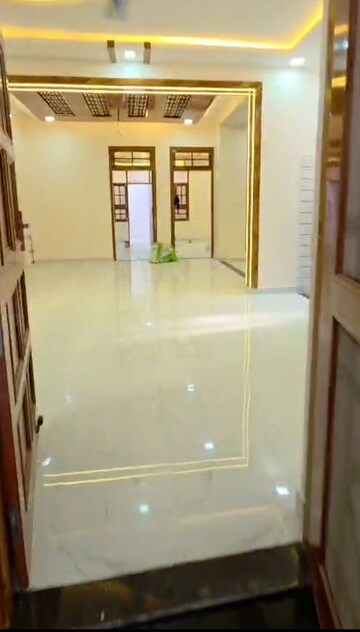 Room in 3 BHK Independent House at Jankipuram – for Sale
