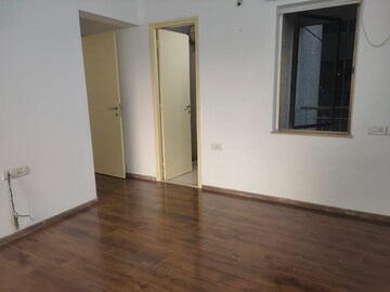 Room in 2 BHK Apartment at Kalpataru Aura, Ghatkopar West – for Rent