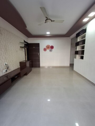 Room in 2.5 BHK Apartment at Sahyadri Heights Anand Nagar, Anand Nagar – for Rent