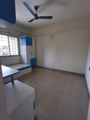 Room in 2.5 BHK Apartment at Sahyadri Heights Anand Nagar, Anand Nagar – for Rent