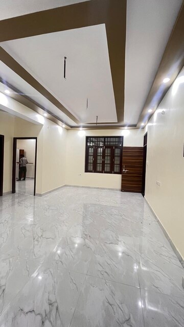 Building Lobby in 2 BHK Independent House at Jankipuram – for Rent