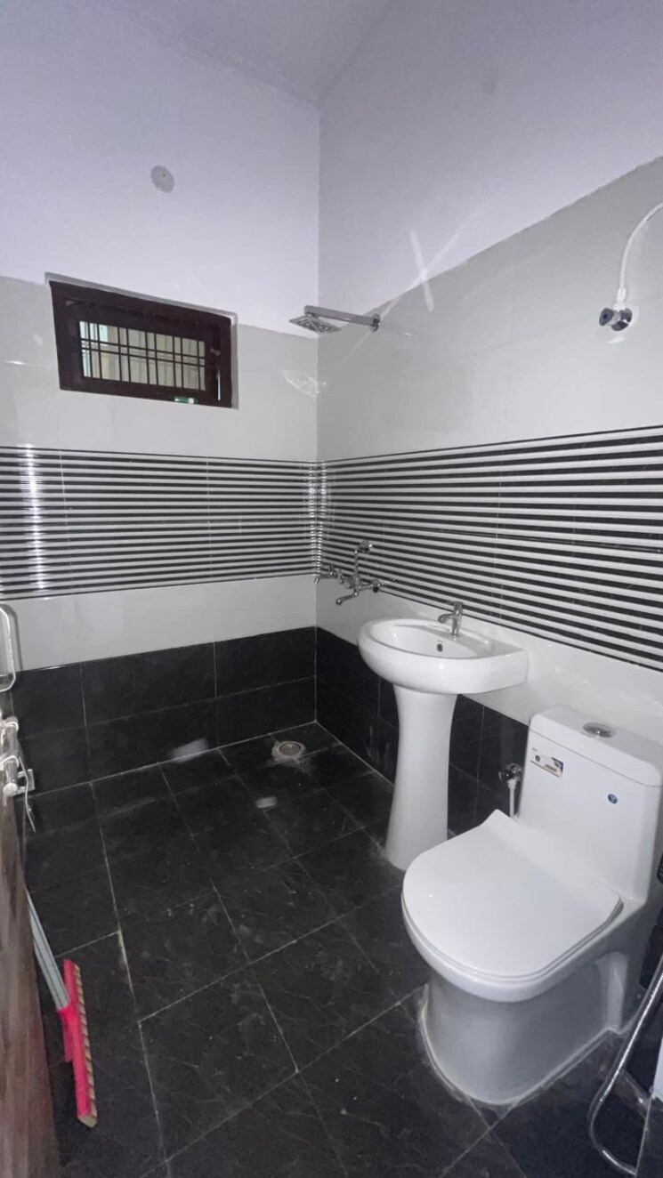 Attached Bathroom, jankipuram 2 Bedroom 1200 Sq.Ft. Independent House In Jankipuram Lucknow 9306990
