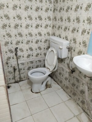 Bathroom in 1 RK Apartment at Uday Giri Apartments, Sector 34 – for Rent