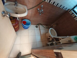 Bathroom in 2 BHK Apartment at Daulat Nagar, Anand Nagar – for Rent