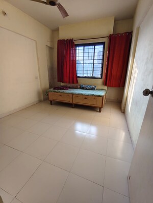 Room in 2 BHK Apartment at Daulat Nagar, Anand Nagar – for Rent