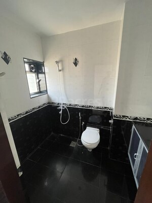 Team Area in 5 BHK Apartment at Colaba – for Rent