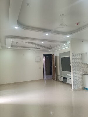 Room in 3 BHK Apartment at Samridhi Luxuriya Avenue, Sector 150 – for Rent