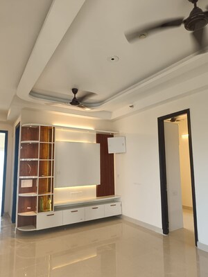 Room in 3 BHK Apartment at Samridhi Luxuriya Avenue, Sector 150 – for Rent