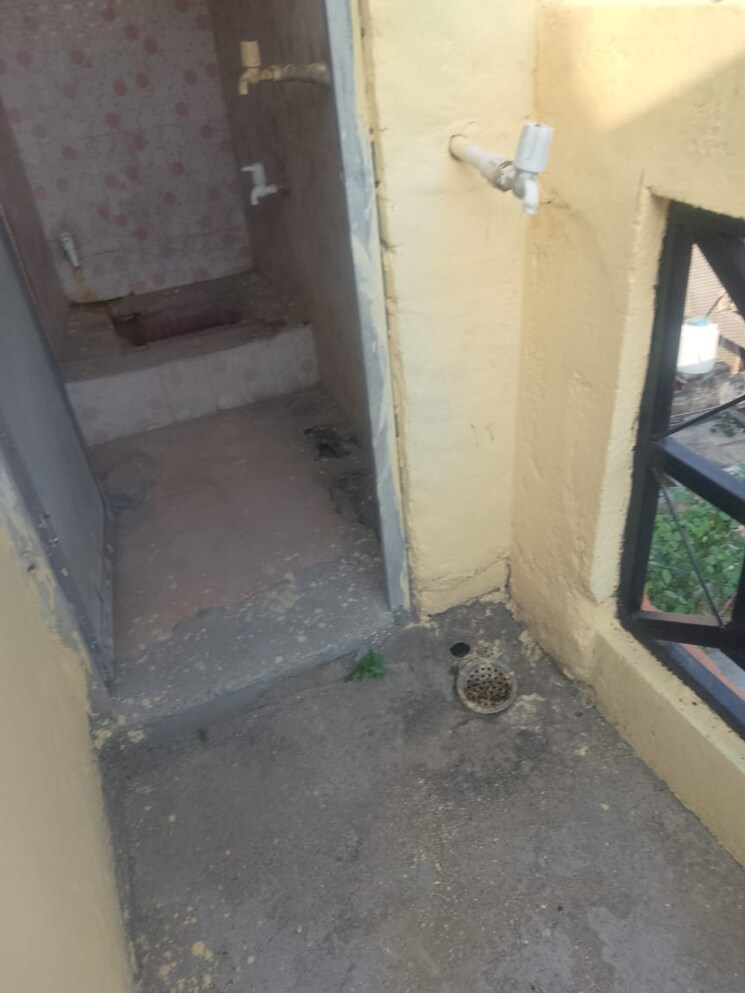 Bathroom, new usmanpur 2 Bedroom 450 Sq.Ft. Independent House In New Usmanpur Delhi 9307097