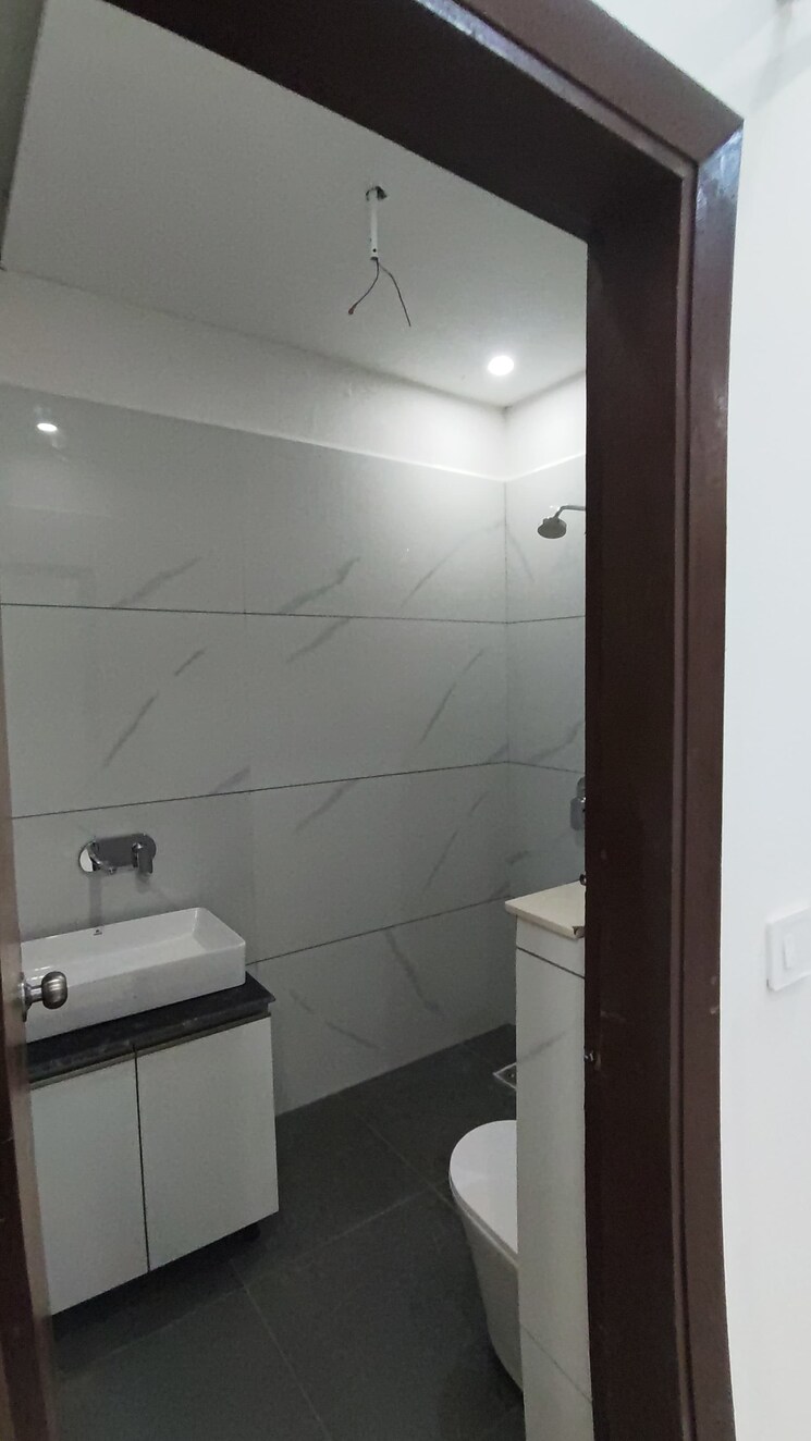Bathroom, pir machalla 3 Bedroom 1200 Sq.Ft. Apartment In Pir Machalla Zirakpur 9307029