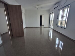 Room in 5 BHK Apartment at Venkatesh Skydale, Hingne Khurd – for Rent