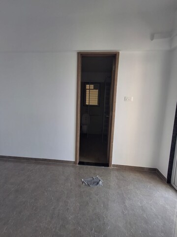 Room in 5 BHK Apartment at Venkatesh Skydale, Hingne Khurd – for Rent